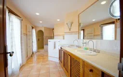 Villa in El Toro - Port Adriano - Master Bathroom en-suite