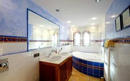 Villa in El Toro - Port Adriano - Guest Bathroom