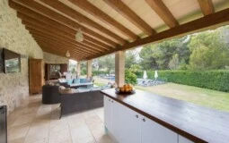 Detached Villa in Nova Santa Ponsa - Coverred terrace and garden view