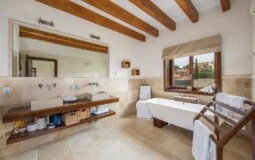 Detached Villa in Nova Santa Ponsa - Master bathroom