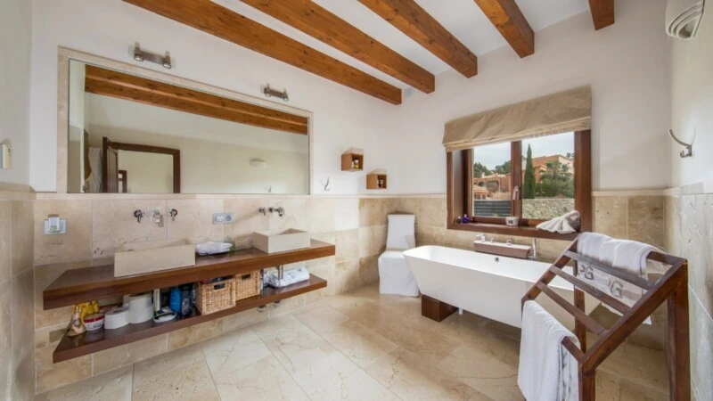 Detached Villa in Nova Santa Ponsa - Master bathroom