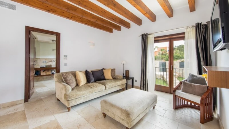 Detached Villa in Nova Santa Ponsa - Master bedroom lounge