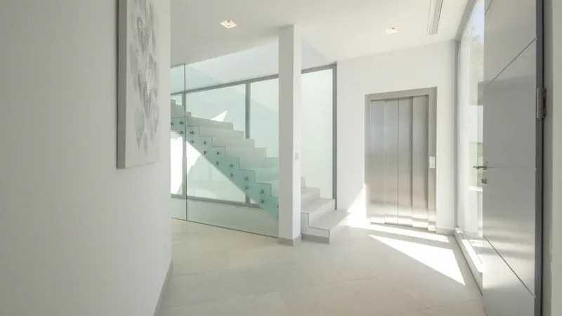 Villa in Nova Santa Ponsa - Entrance hall and lift