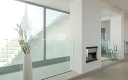 Villa in Nova Santa Ponsa - Fireplace and stairway