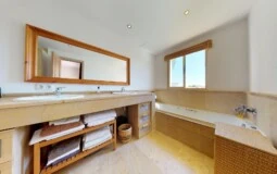 Apartment Duplex in Nova Santa Ponsa - Master Batrhroom en-suite