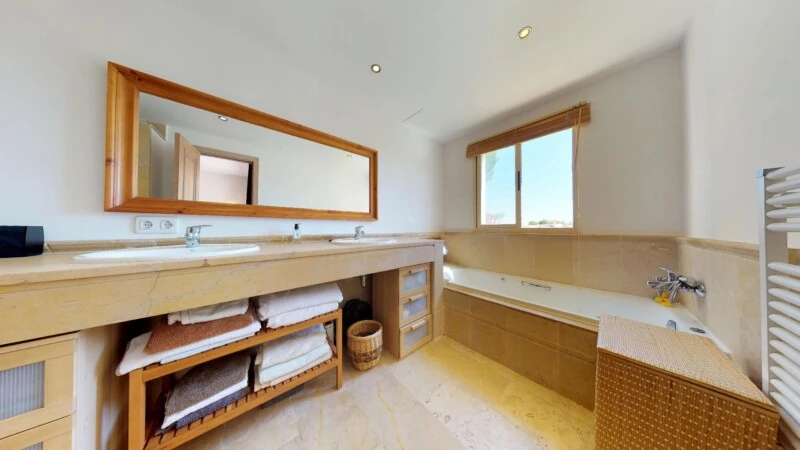 Apartment Duplex in Nova Santa Ponsa - Master Batrhroom en-suite