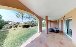 Garden Apartment in Nova Santa Ponsa - Covered Terrace with Sunny Garden