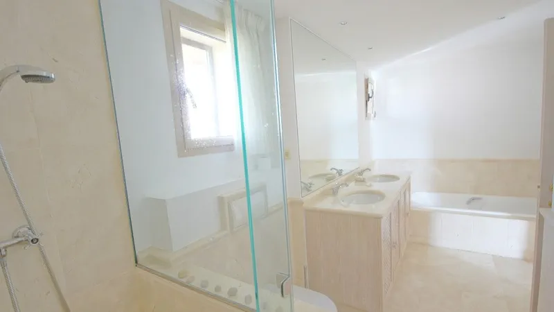 Apartment in Nova Santa Ponsa - Master Bathroom