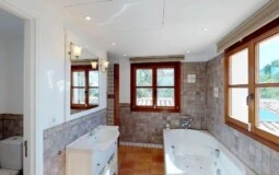 Villa in Nova Santa Ponsa - Master Bathroom Suite