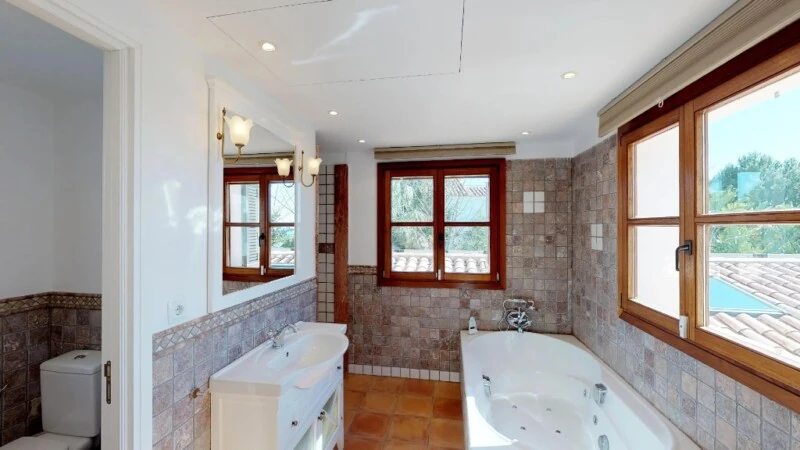 Villa in Nova Santa Ponsa - Master Bathroom Suite