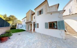 Villa in Nova Santa Ponsa - Sunny Mediterranean Villa