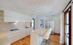 Villa in Nova Santa Ponsa - Kitchen with Breakfast Bar