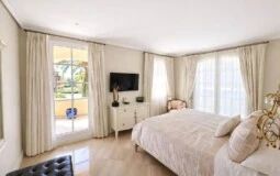 Apartment in Costa D´en Blanes - ChatGPT Image Apr 1, 2026, 04_25_06 PM