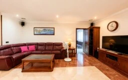 Villa in El Toro - Port Adriano - Spacious family villa with private pool and garden with uplift potential in El Toro.
