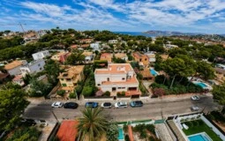 Villa in El Toro - Port Adriano - Spacious family villa with private pool and garden with uplift potential in El Toro.