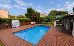 Villa in El Toro - Port Adriano - Spacious family villa with private pool and garden with uplift potential in El Toro.