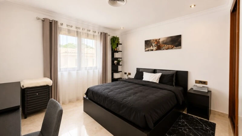 Villa in El Toro - Port Adriano - Spacious family villa with private pool and garden with uplift potential in El Toro.